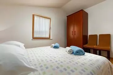 Apartments Pino Rabac