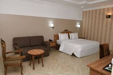 هتل Goodview Suites& Apartments