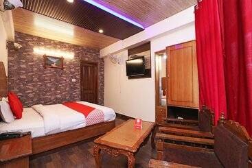 هتل Akanksha Anand Plaza