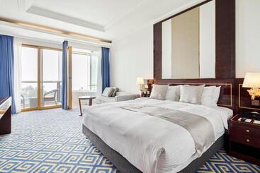 Goldone Hotel & Suites