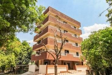 Itsy Hotels Riyas Grand