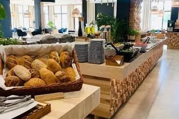 Natural Hotel W Rezerwacie Przy Plaży Na Wyspie