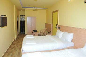 فندق R R Residency