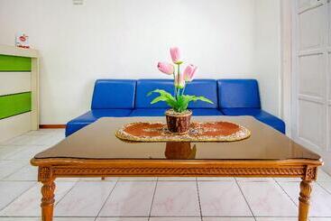 Pensió Rumah Mumu Kost & Homestay By Oyo Rooms