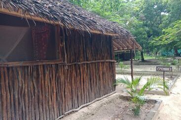 Alberg Diani Banda Cottages