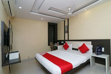 호텔 Lotus By Oyo Rooms