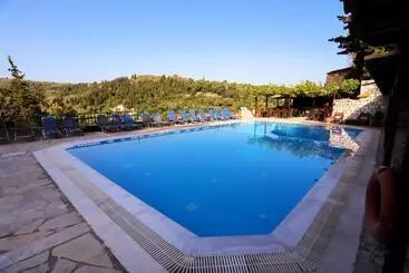 Bastas Hotel & Studios