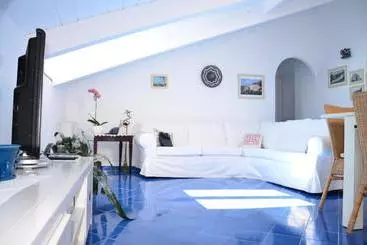تختخواب و صبحانه La Soffitta Sul Mare