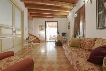 پانسیون Atenea Luxury Suites   Atenea Collection