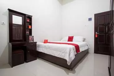 Hotel Reddoorz Near Banyuwangi Baru Station