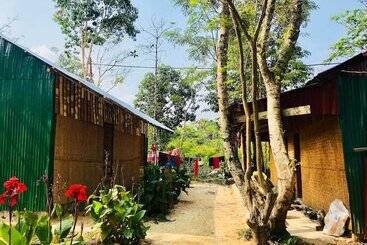 Yellow Moon M23 Hostel