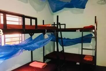 Yellow Moon M23 Hostel