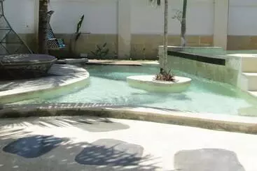 ベッドアンドブレックファースト The White Key Luxury Villas