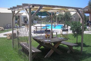 Жильё для туристов Socrates Organic Village   Wild Olive