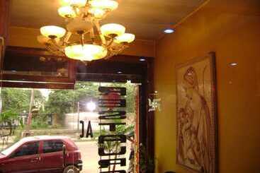 膳宿费 Sheelas Guest House & Restaurant