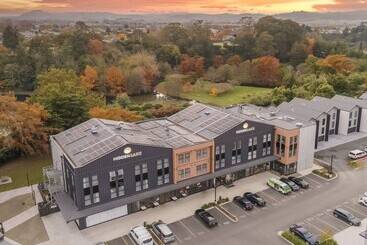 Hidden Lake Hotel & Apartments