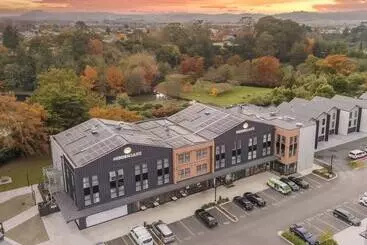 Hidden Lake Hotel & Apartments