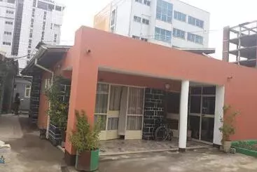 تختخواب و صبحانه Lucy Guest House