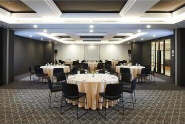 De Braga, Artotel Curated