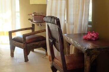 هتل Emerald Lodge Turmi