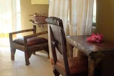 هتل Emerald Lodge Turmi