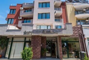 Amon Ra Hotel Family