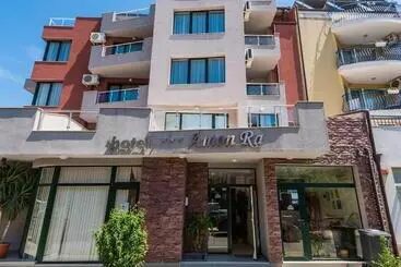 Amon Ra Hotel Family