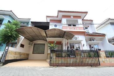 Apartamenty turystyczne Gemilang Homestay