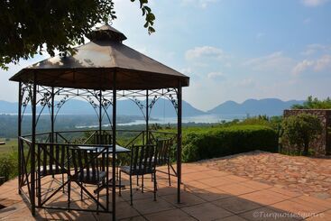 펜션 La Montagne Guest Lodge