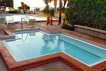 هتل 1800 Atlantic Suites