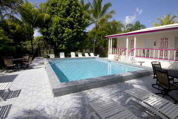 استراحتگاه Sand Castle On The Beach Adults Only