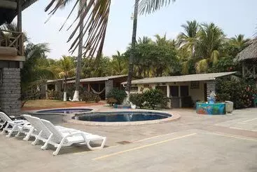 هتل Punta Roca Surf Resort