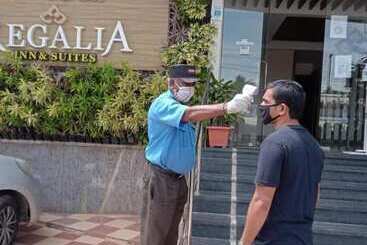 בית מלון כפרי Regalia Inn & Suites