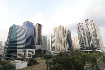 ツーリストアパートメント Oasis Regency At Fort Victoria Bgc