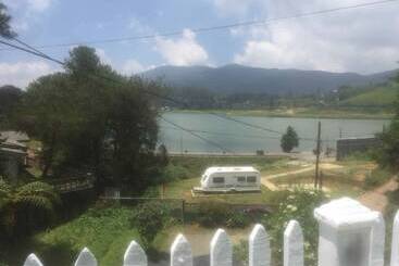 פנסיון Yoho Green Lake View