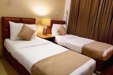 아파트호텔 Al Muhanna Plaza Luxury Plus