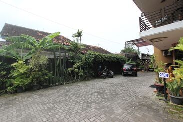 Panzió Reddoorz Near Casa Grande