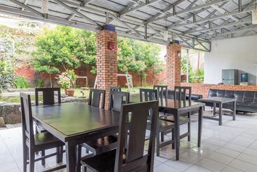 Pensão Reddoorz Near Kebun Raya Bogor