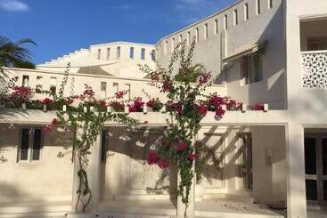 هتل The Villa Luxury Suites