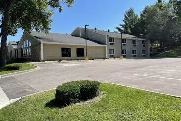هتل Nichols Inn & Suites