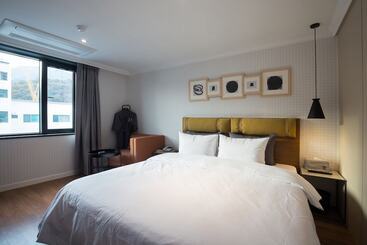 Brown Dot Hotel Choeup