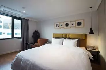 Brown Dot Hotel Choeup