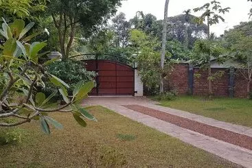 Pensió Siriniwasa Villa Induruwa