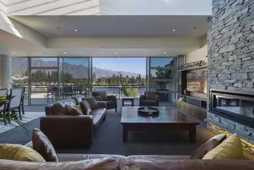 آپارتمان‌های توریست‌ها Shotover Penthouse & Spa By Staysouth