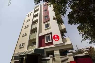 ホテル O The Royal Nest Near Shilparamam
