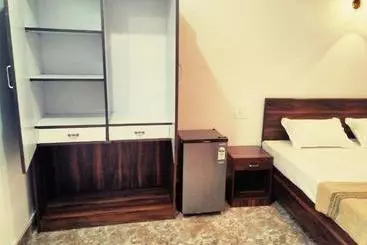Hostal Shawn S Morjim Enclave
