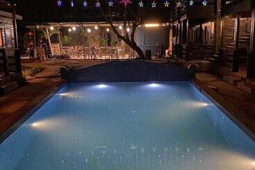 Hotelli Casa Obrigado Beach Cottages Goa