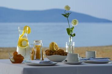 פנסיון Makis Inn Resort