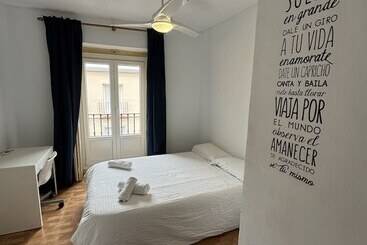 مسافرخانه Rosales Residences