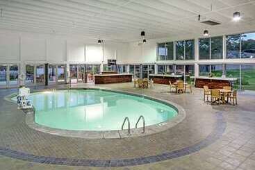 هتل Doubletree By Hilton Omaha Southwest